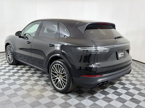 Certified 2022 Porsche Cayenne Platinum Edition image 3