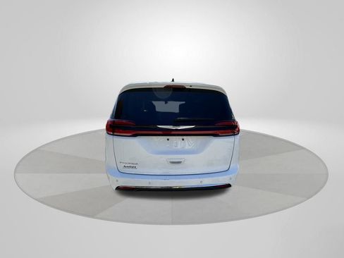 Certified 2023 Chrysler Pacifica Touring-L FWD image 6