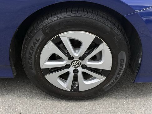 Used 2016 Toyota Prius Four w/ Advanced Technology Package FWD image 36