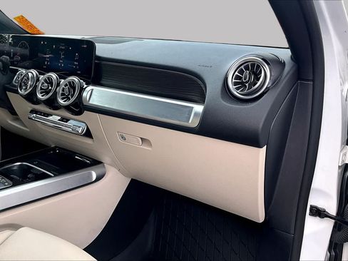 Used 2025 Mercedes-Benz GLB 250 image 19