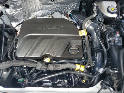 Used 2025 Chevrolet Trax LT w/ LT Convenience Package FWD image 13