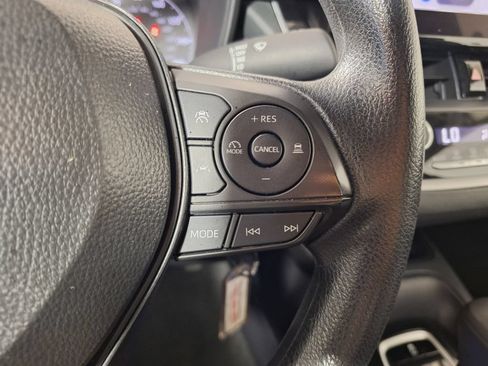Used 2025 Toyota Corolla LE FWD image 18