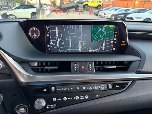 Used 2021 Lexus ES 350 Ultra Luxury w/ Accessory Package 2 image 42