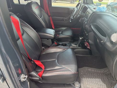 Used 2017 Jeep Wrangler Unlimited Rubicon AWD/4WD image 22