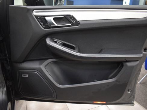 Used 2017 Porsche Macan Turbo image 18