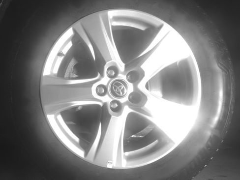 Used 2025 Toyota Highlander LE FWD image 12