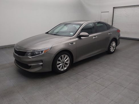 Used 2018 Kia Optima LX w/ 17" Alloy Wheels Package FWD image 2