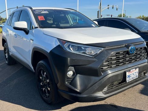 Used 2019 Toyota RAV4 XLE w/ Convenience Package AWD/4WD image 3