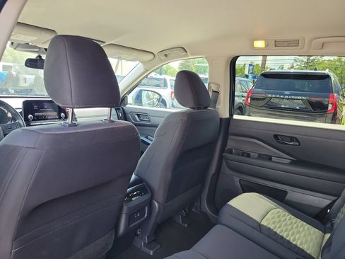Used 2025 Nissan Pathfinder SV FWD image 14