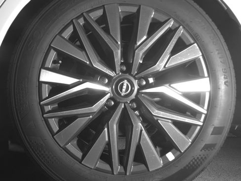 Used 2025 Nissan Altima 2.5 SV FWD image 12