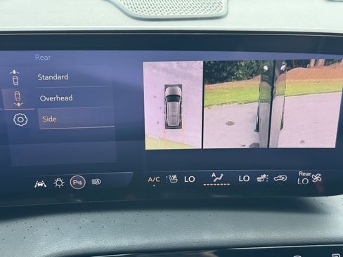 Used 2025 Buick Enclave Avenir w/ Super Cruise Package FWD image 31