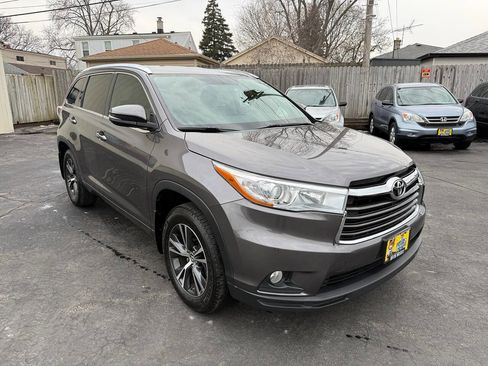 Used 2016 Toyota Highlander XLE image 1