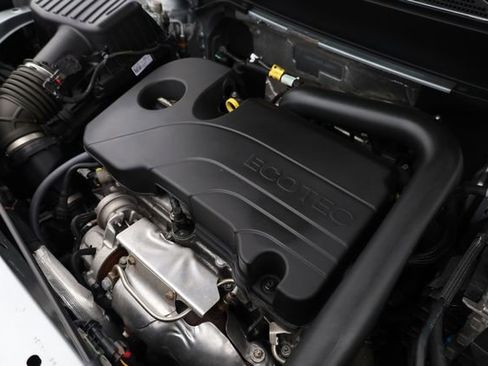 Used 2025 Chevrolet Equinox LT image 9