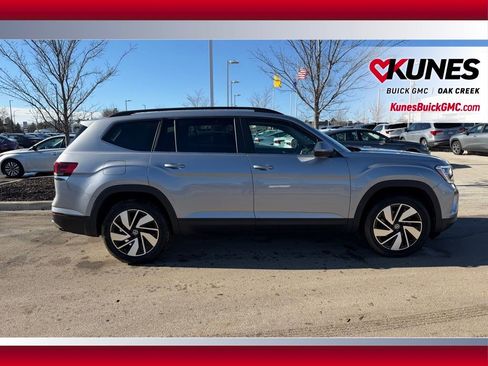 Used 2024 Volkswagen Atlas SE image 3