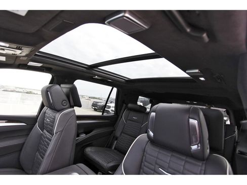 New 2025 Cadillac Escalade Sport Platinum w/ LPO, ONYX Package image 23