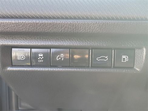 Used 2025 Toyota Camry SE image 15