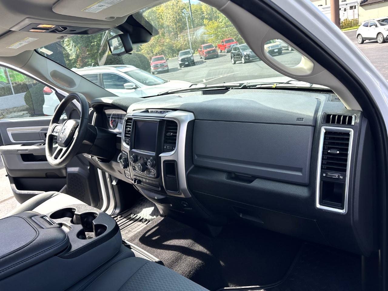 Used 2018 RAM 1500 SLT AWD/4WD image 45