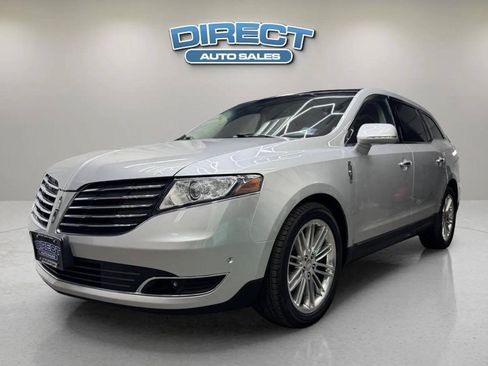 Used 2019 Lincoln MKT AWD image 3