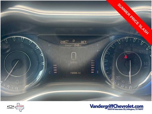 Used 2016 Chrysler 200 Limited FWD image 3
