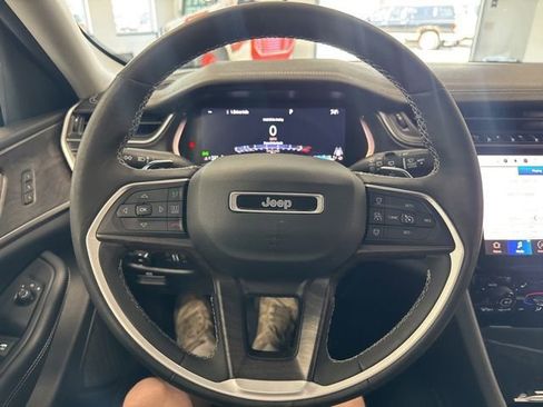 Used 2023 Jeep Grand Cherokee Limited AWD/4WD image 33