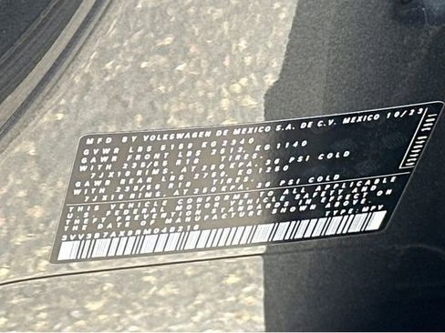 Used 2024 Volkswagen Tiguan SE image 35