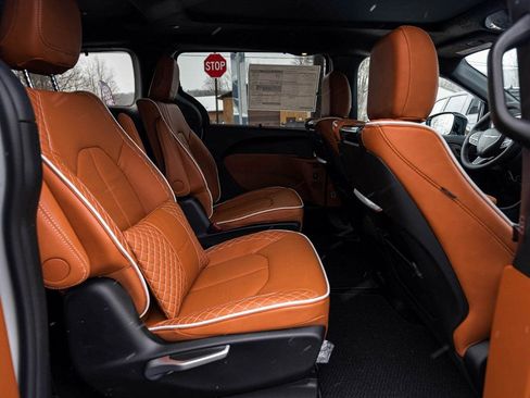 New 2026 Chrysler Pacifica Pinnacle image 27