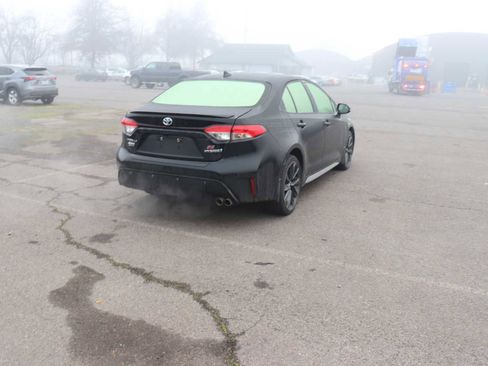 Used 2024 Toyota Corolla SE w/ SE Package image 5