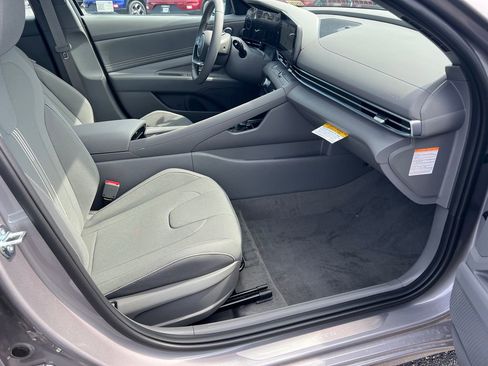 Used 2025 Hyundai Elantra SEL FWD image 13
