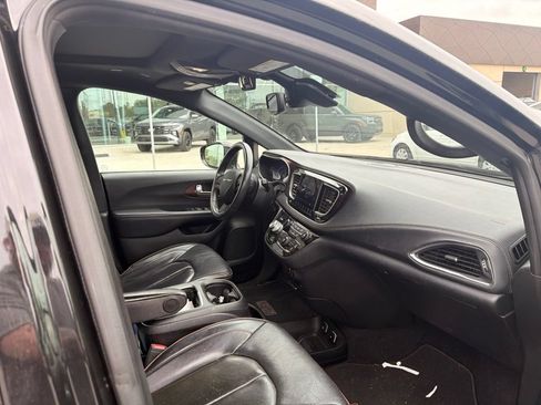 Used 2020 Chrysler Pacifica Limited FWD image 20