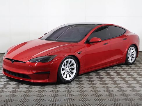 Used 2021 Tesla Model S Plaid image 11