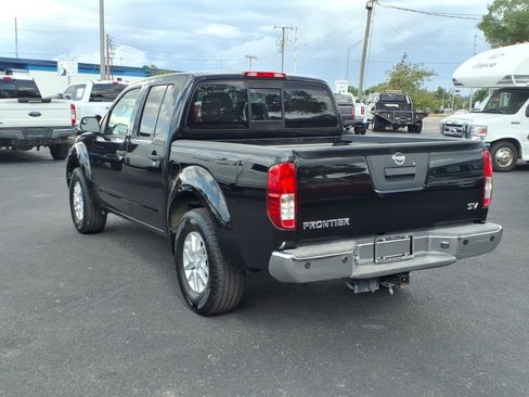 Used 2015 Nissan Frontier SV w/ SV Value Truck Package RWD image 3