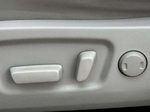 Used 2019 Toyota Highlander XLE image 27