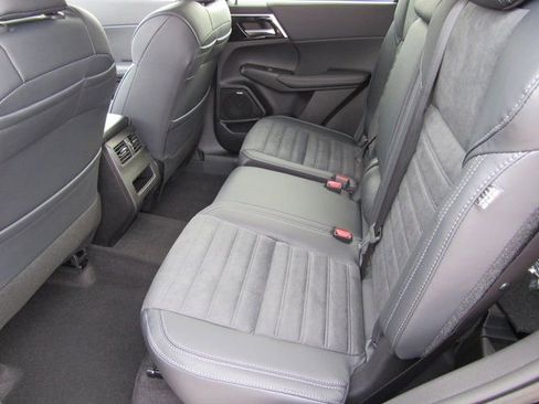 New 2026 Mitsubishi Outlander SE image 8