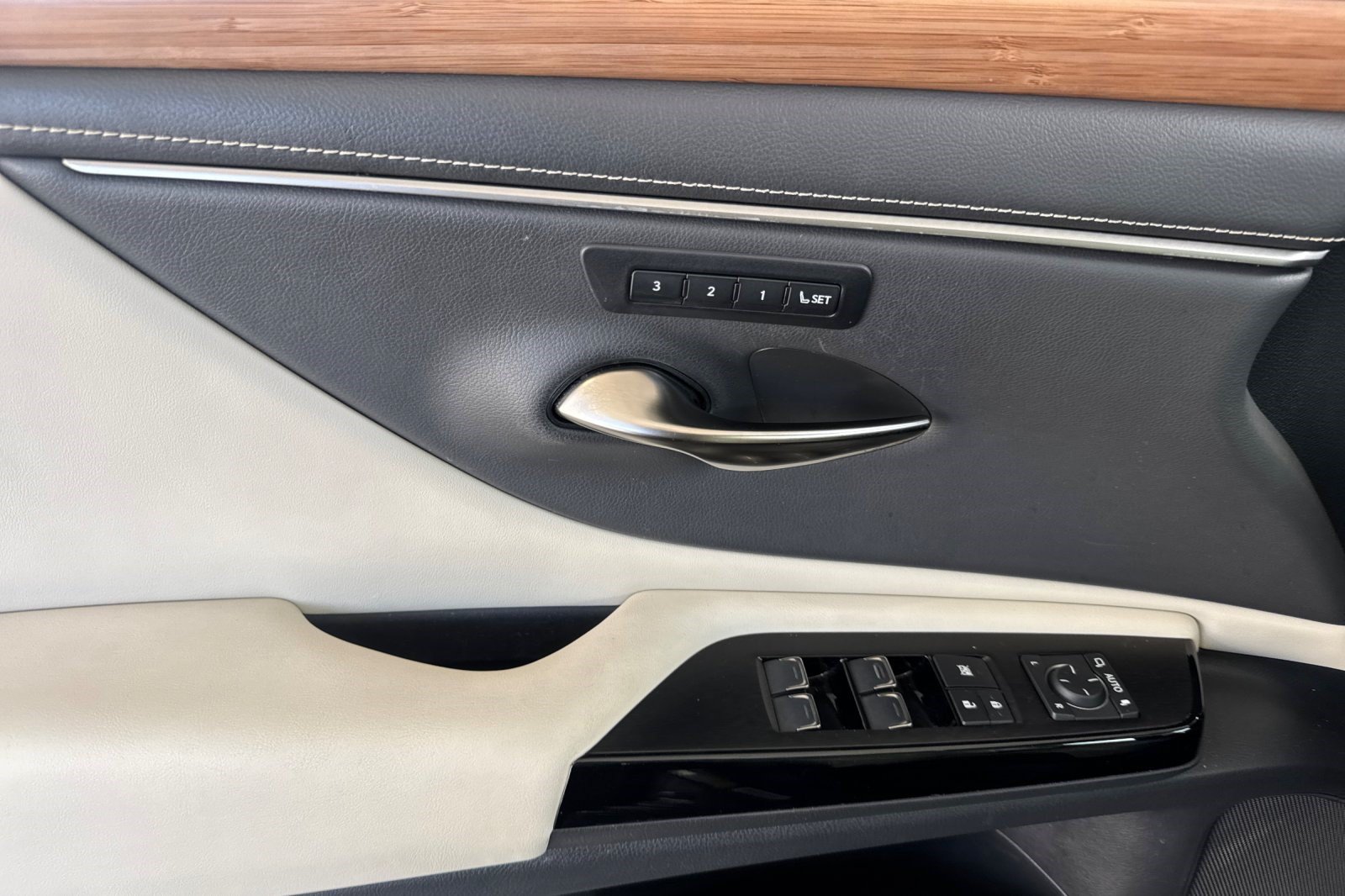 Certified 2023 Lexus ES 350 w/ Premium Package FWD image 12