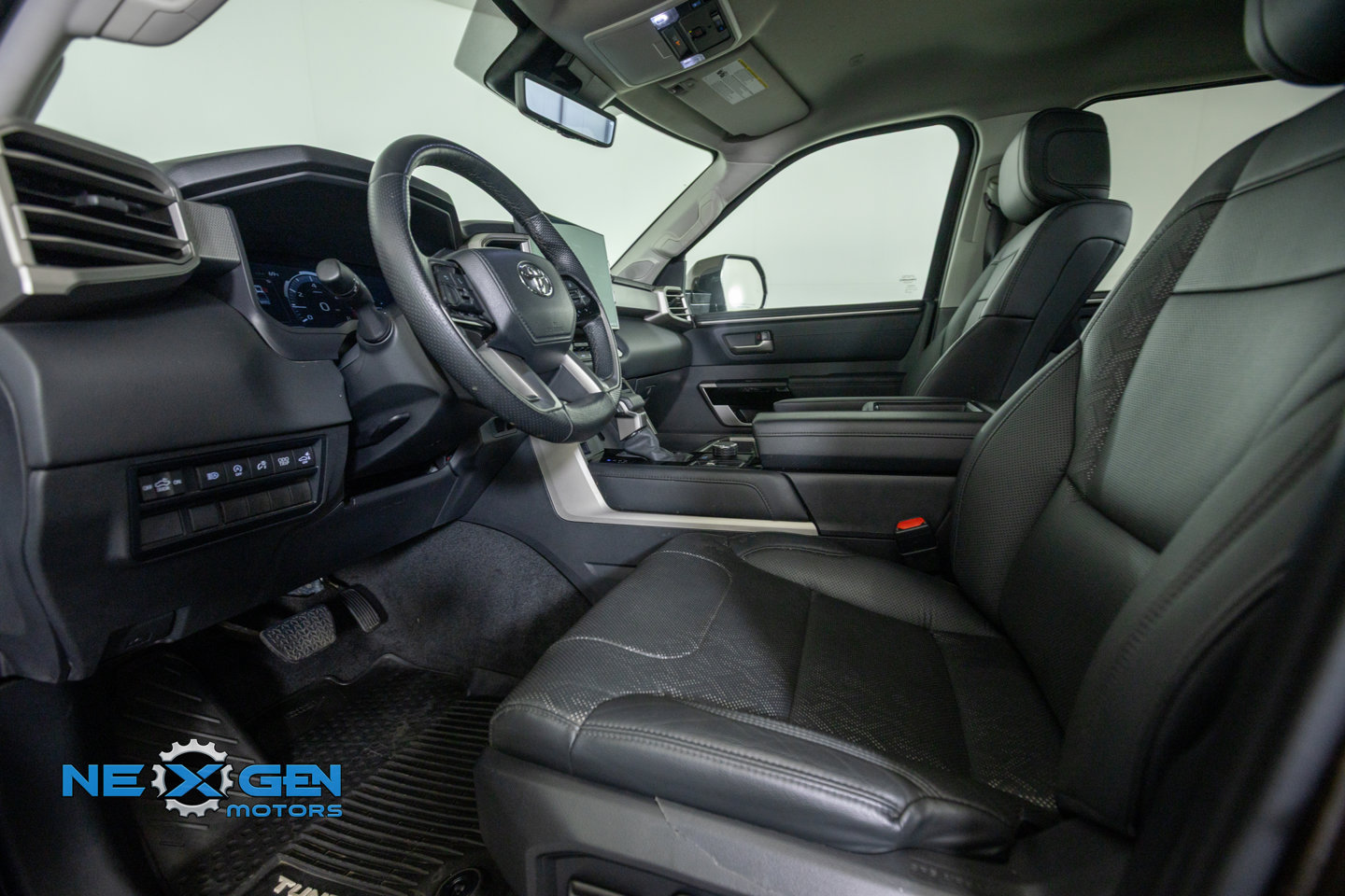 Used 2024 Toyota Tundra Limited AWD/4WD image 11