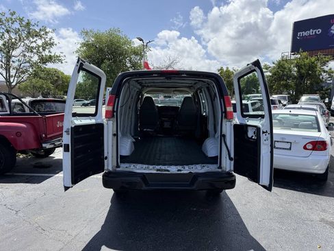 Used 2005 Chevrolet Express 2500 RWD image 13