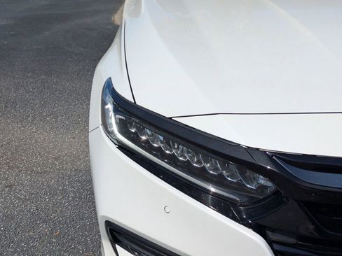 Used 2019 Honda Accord Touring image 10