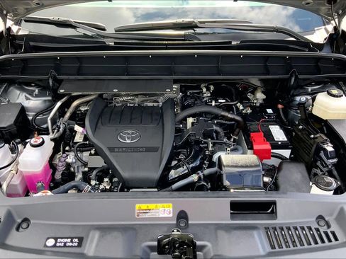 Certified 2025 Toyota Highlander XLE image 30