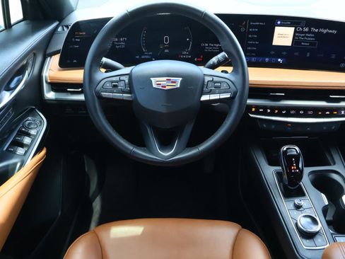 Used 2024 Cadillac XT4 Premium Luxury FWD image 9