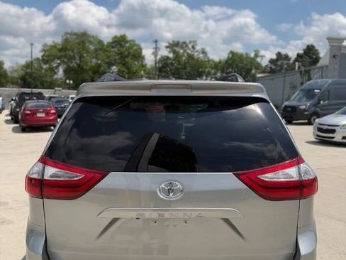 Used 2015 Toyota Sienna LE FWD image 6