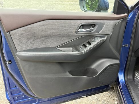 Used 2023 Nissan Rogue SV AWD/4WD image 12