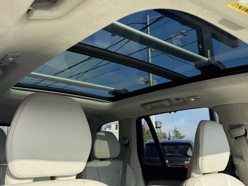 Used 2023 Volvo XC90 T8 Ultimate w/ Lounge Package image 18