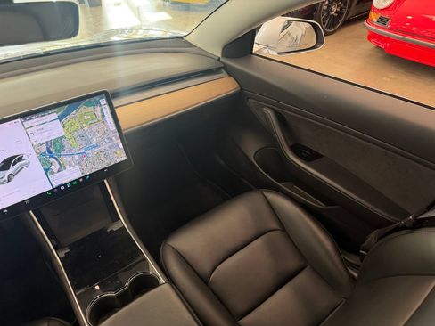 Used 2018 Tesla Model 3 Long Range RWD image 9