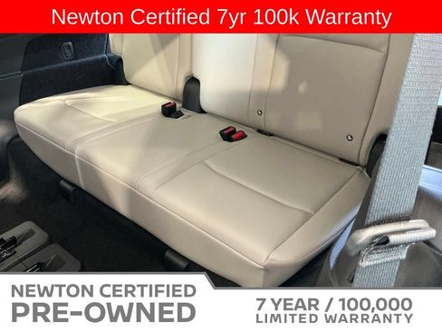 Used 2025 Nissan Pathfinder SL AWD/4WD image 21