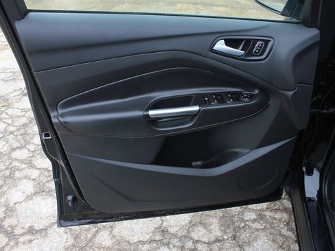 Used 2017 Ford Escape SE image 27