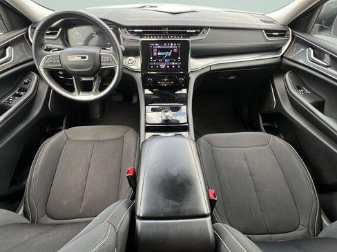 Used 2022 Jeep Grand Cherokee L Laredo w/ Luxury Tech Group I RWD image 11