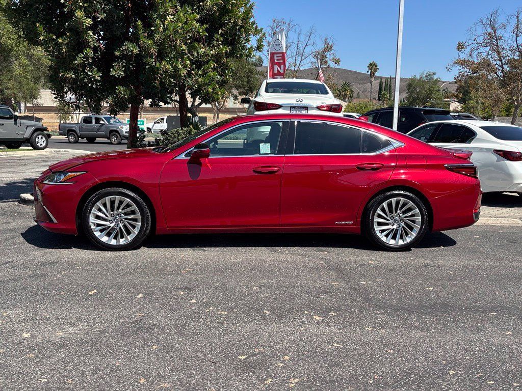 Used 2019 Lexus ES 300h w/ Accessory Package 2 FWD image 7