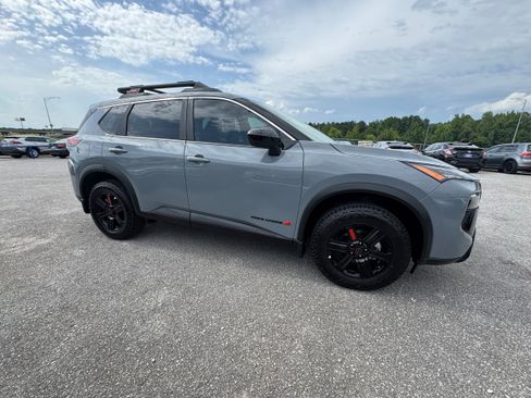 Used 2025 Nissan Rogue Rock Creek image 2