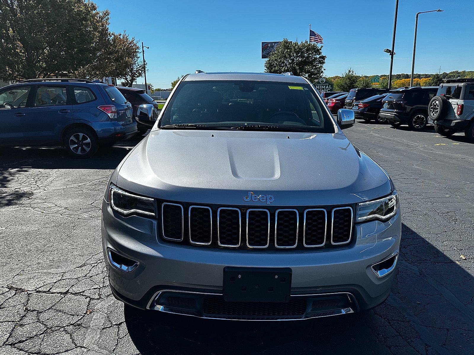 Used 2020 Jeep Grand Cherokee Limited w/ Premium Lighting Group AWD/4WD image 8