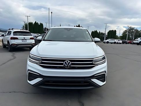 Used 2024 Volkswagen Tiguan SE AWD/4WD image 8
